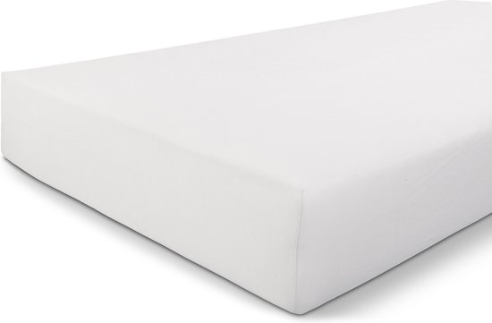 Wit hoeslaken op een witte achtergrond.