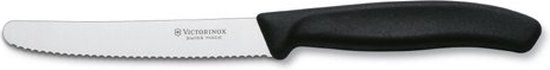 Een zwart Victorinox mes met gekarteld lemmet en een lang handvat.