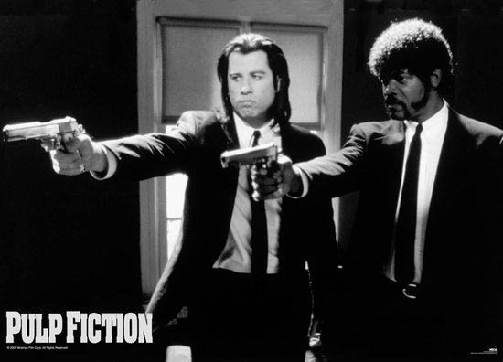Vincent et Jules de Pulp Fiction, tenant des pistolets. Affiche noir et blanc.