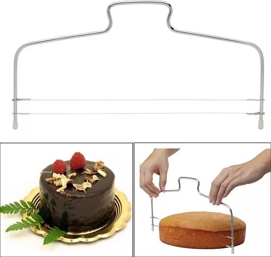 Bovenaanzicht van een gedecoreerde chocoladetaart en een ronde cake met de zilveren taartsnijder in gebruik.