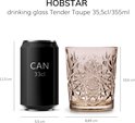 Tender Taupe drinkglas naast een blikje, beide met afmetingen aangegeven.