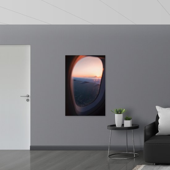 WallClassics - Acrylglas - Uitzicht vanuit een Vliegtuig Raam op Land bij Zonsondergang - 80x120 cm Foto op Acrylglas (Wanddecoratie op Acrylaat)