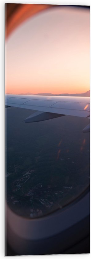 WallClassics - Acrylglas - Uitzicht vanuit een Vliegtuig Raam op Land bij Zonsondergang - 30x90 cm Foto op Acrylglas (Wanddecoratie op Acrylaat)