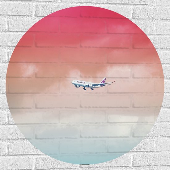 WallClassics - Muursticker Cirkel - Vliegtuig in Felgekleurde Lucht - 80x80 cm Foto op Muursticker