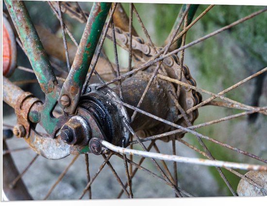 WallClassics - PVC Schuimplaat - Spaken van groene Fiets - 80x60 cm Foto op PVC Schuimplaat (Met Ophangsysteem)