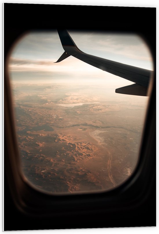 WallClassics - PVC Schuimplaat - Uitzicht op landschap vanuit Vliegtuig - 60x90 cm Foto op PVC Schuimplaat (Met Ophangsysteem)