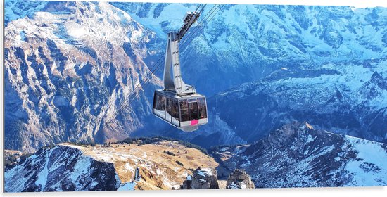 WallClassics - Dibond - Grote Lift door Zwitserse Alpen - 100x50 cm Foto op Aluminium (Wanddecoratie van metaal)