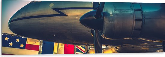 WallClassics - Dibond - Zijkanten van Vliegtuigen - 150x50 cm Foto op Aluminium (Met Ophangsysteem)