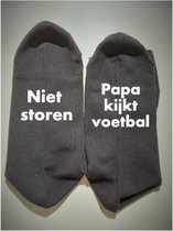 Bedrukte sokken met de tekst : niet storen papa kijkt voetbal, Papa sokken, sokken met tekst, bedrukte sokken