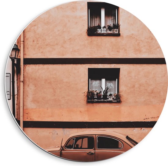 WallClassics - Cercle mural en panneau de mousse PVC - Coccinelle couleur rouille Voiture garée devant le bâtiment - Photo 40x40 cm sur cercle mural (avec système d'accrochage)