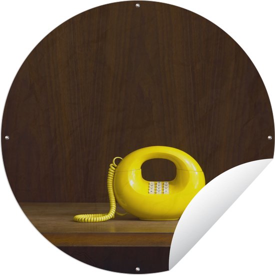Tuincirkel Een gele retro telefoon op een houten tafel - 90x90 cm - Ronde Tuinposter - Buiten