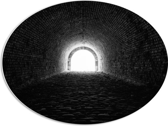 WallClassics - PVC Schuimplaat Ovaal - Donkere Tunnel - 68x51 cm Foto op Ovaal (Met Ophangsysteem)