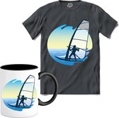 Windzeilen Met Zeiler | Wind zeilen - Boot - Zeilboot - T-Shirt met mok - Unisex - Mouse Grey - Maat XXL