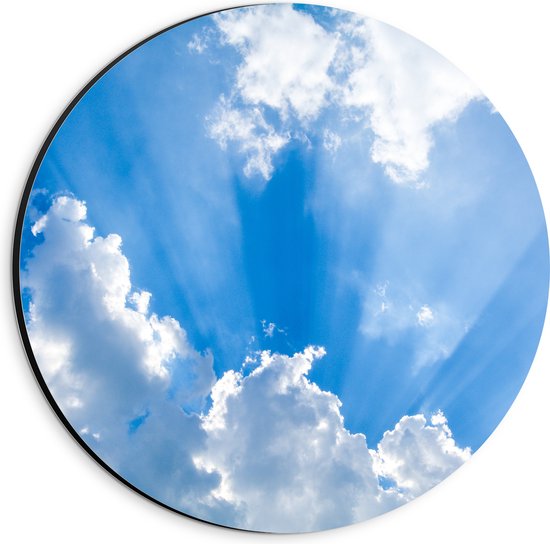Dibond Muurcirkel - Zonnestralen Vanuti Zomerse Wolken - 20x20 cm Foto op Aluminium Muurcirkel (met ophangsysteem)