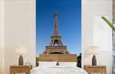 Behang - Fotobehang Originele foto van de Eiffeltoren in Parijs - Breedte 120 cm x hoogte 240 cm