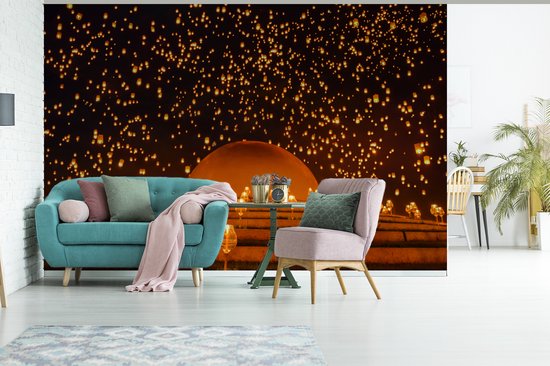 Papier peint Papier peint photo en vinyle - Un festival de lumière pendant la Loi Krathong largeur 360 cm x hauteur 240 cm - Tirage photo sur papier peint (disponible en 7 tailles)