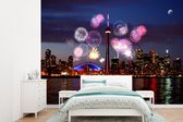 Behang - Fotobehang Vuurwerk boven het Canadese Toronto tijdens de nacht - Breedte 305 cm x hoogte 220 cm