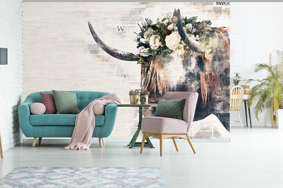 Behang - Fotobehang Schotse hooglander - Koeien - Bloemen - Breedte 390 cm x hoogte 260 cm