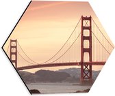 Dibond Hexagon - Rode Brug - San Francisco - 30x26.1 cm Foto op Hexagon (Met Ophangsysteem)