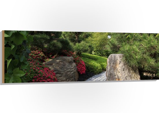 Hout - Grote Stenen in Groene Tuin - 150x50 cm - 9 mm dik - Foto op Hout (Met Ophangsysteem)