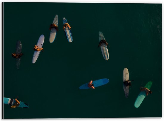 WallClassics - Dibond - Personen op Surfborden in het Water - 40x30 cm Foto op Aluminium (Wanddecoratie van metaal)
