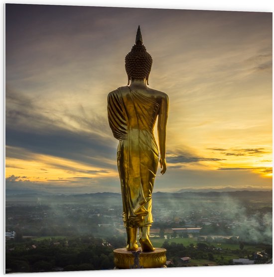 PVC Schuimplaat- Gouden Buddha op Standaard met Uitzicht op Landschap - 100x100 cm Foto op PVC Schuimplaat