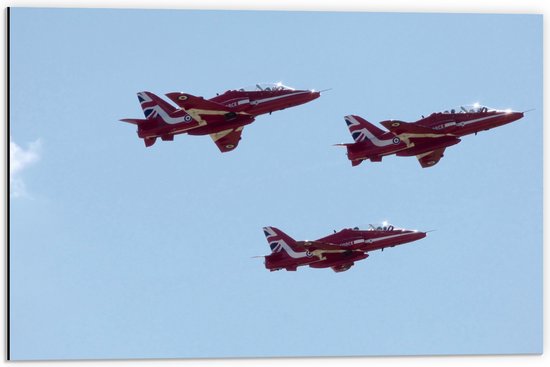WallClassics - Dibond - Rode Vliegtuigen in de Lucht - 60x40 cm Foto op Aluminium (Wanddecoratie van metaal)