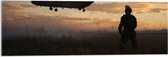 WallClassics - Acrylglas - Opstijgende Militair Transportvliegtuig - 90x30 cm Foto op Acrylglas (Met Ophangsysteem)