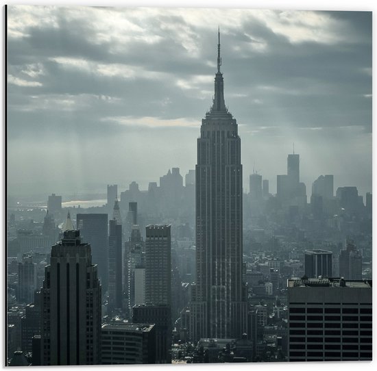 Dibond - Felle Zonnestralen op Wolkenkrabbers van New York - 50x50 cm Foto op Aluminium (Met Ophangsysteem)