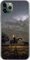 Geschikt voor iPhone 11 Pro Max hoesje - Paard - Vrouw - Sterrenhemel - Siliconen Telefoonhoesje