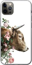 Geschikt voor iPhone 13 Pro Max hoesje - Schotse hooglander - Koe - Bloemen - Siliconen Telefoonhoesje