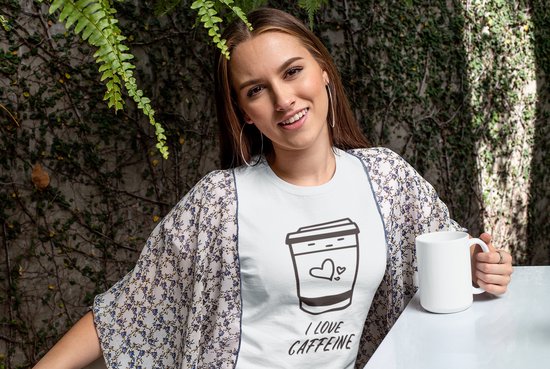 Shirt - I love caffeïne - Wurban Wear | Grappig shirt | Koffie | Unisex tshirt | Koffiezetapparaat | Koffiebonen | Wit
