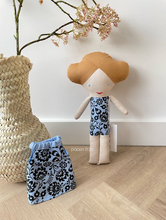 Mickey Mouse : Stoffen pop. 33 cm. hoog Mickey Mouse : Stoffen pop. 33 cm. hoog