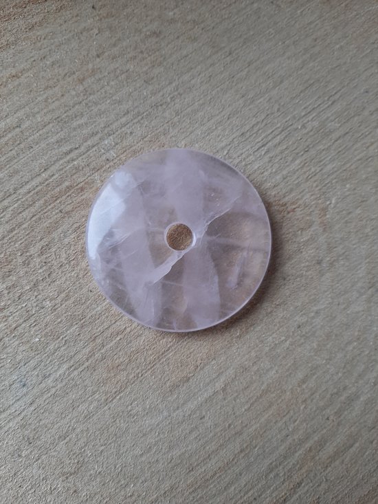 Donut en quartz rose avec pierres précieuses (50 mm)
