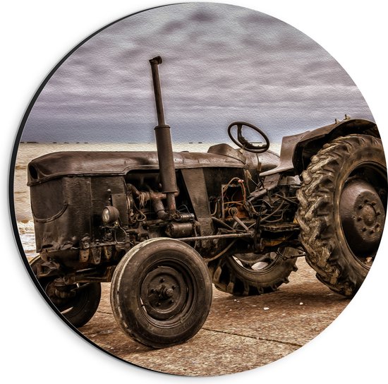 WallClassics - Dibond Muurcirkel - Zwarte Traktor aan het Water - 20x20 cm Foto op Aluminium Muurcirkel (met ophangsysteem)