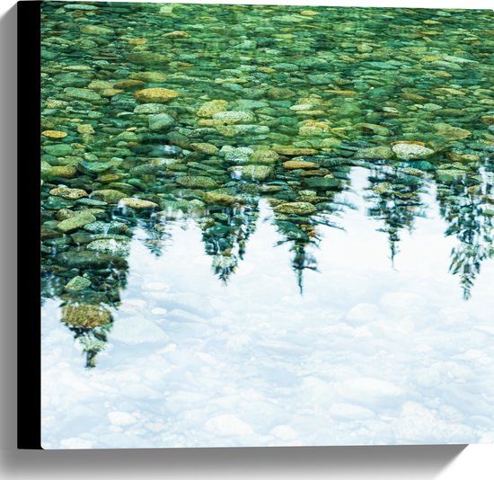 Canvas - Stenen in het Water weerspiegelende Bomen - 40x40 cm Foto op Canvas Schilderij (Wanddecoratie op Canvas)