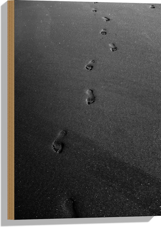 Hout - Voetafdrukken in het Zand - Zwart/Wit - 40x60 cm - 9 mm dik - Foto op Hout (Met Ophangsysteem)