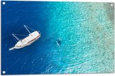 Tuinposter – Bovenaanzicht van Toeristen bij Grote Boot op Open Zee - 90x60 cm Foto op Tuinposter (wanddecoratie voor buiten en binnen)