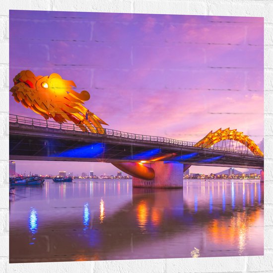 Muursticker - Paarse Lucht boven Verlichte Dragon brug in Da Nang, Vietnam - 80x80 cm Foto op Muursticker