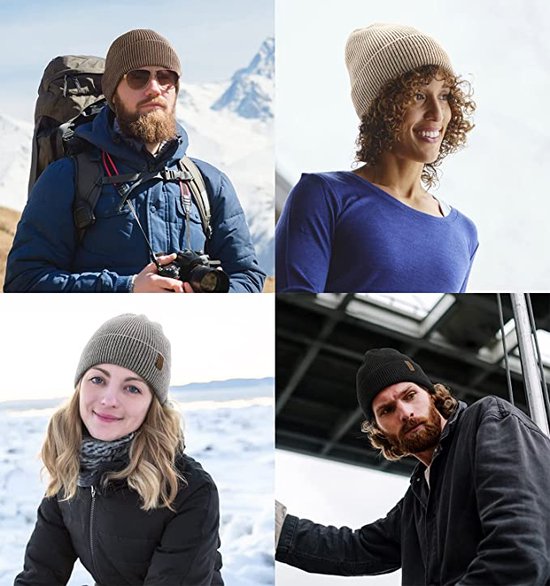 Collage van vier personen die mutsen dragen in verschillende omgevingen: man met rugzak, vrouw met krullen, vrouw in de sneeuw, man met baard.