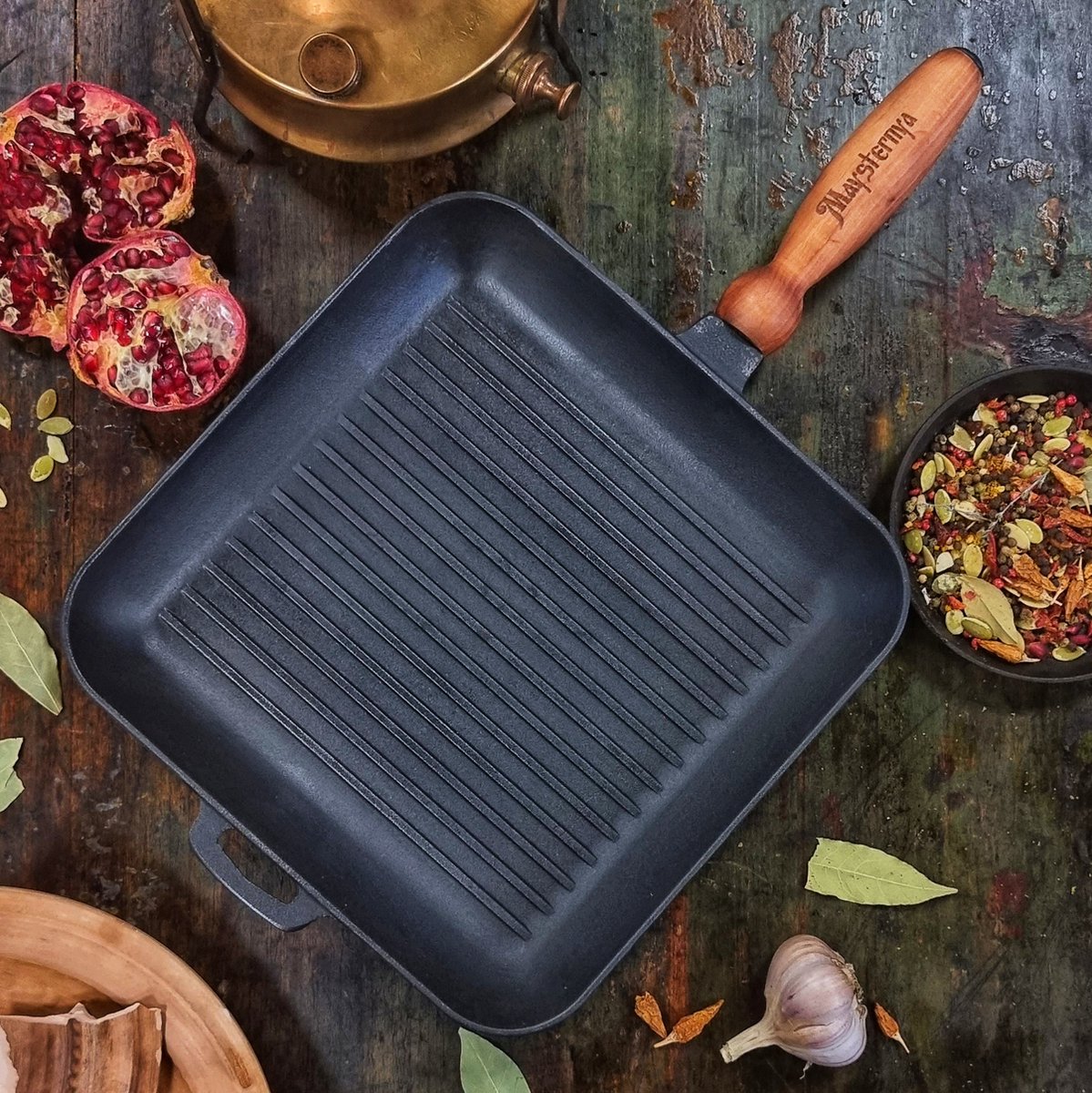 Koekenpan gietijzer - ø 26 x 4 cm - Gietijzeren pan voor alle warmtebronnen - Houten handvat - PFAS vrij - Zwart