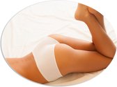 PVC Schuimplaat Ovaal - Liggende Vrouw in Ondergoed op Witte Lakens - 96x72 cm Foto op Ovaal (Met Ophangsysteem)