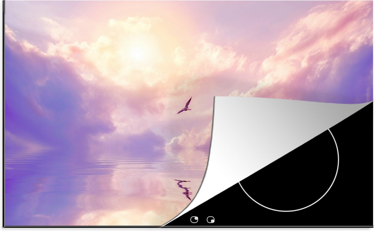 KitchenYeah® Inductie beschermer 77x51 cm - Zeevogel boven de zee tussen de gekleurde wolken - Kookplaataccessoires - Afdekplaat voor kookplaat - Inductiebeschermer - Inductiemat - Inductieplaat mat