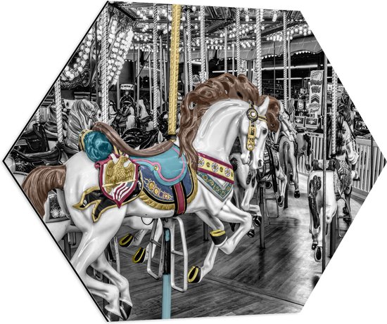 Dibond Hexagon - Sierlijk Paard in Carrousel - 80x69.6 cm Foto op Hexagon (Met Ophangsysteem)