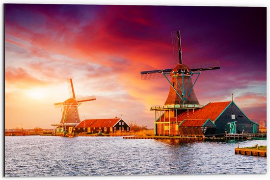 Dibond - Nederlandse Windmolens aan het Water onder Paars met Oranje Lucht - 60x40 cm Foto op Aluminium (Met Ophangsysteem)