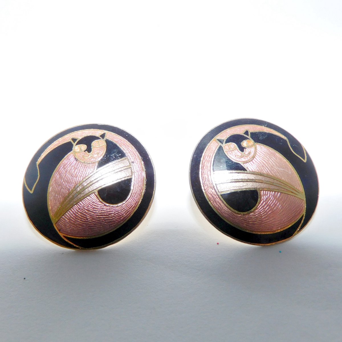 Hetty'S - Grote geëmailleerde - oorstekers - met poes - Roze met zwart