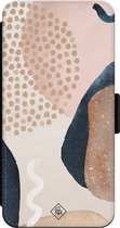 Casimoda® bookcase - Geschikt voor iPhone 14 - Hoesje met pasjeshouder - Abstract Dots - Bruin/beige - Kunstleer