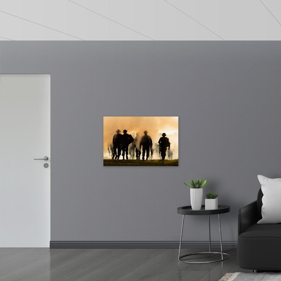 Hout - Groep Soldaten Weglopend van Rook - 90x60 cm - 9 mm dik - Foto op Hout (Met Ophangsysteem)