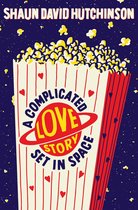 Boekcover van 'A Complicated Love Story Set in Space' met popcorn en een rode en blauwe gestreepte bak.