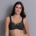 Model draagt een donkergrijze beugel-bh met mesh inzetstukken.